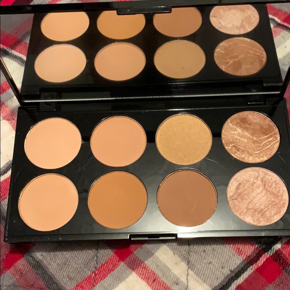 Makeup revolution All about bronze blush palette💜